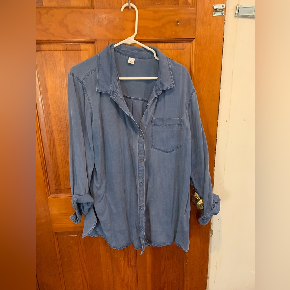 Women’s long sleeve button down denim shirt. Size XXL.